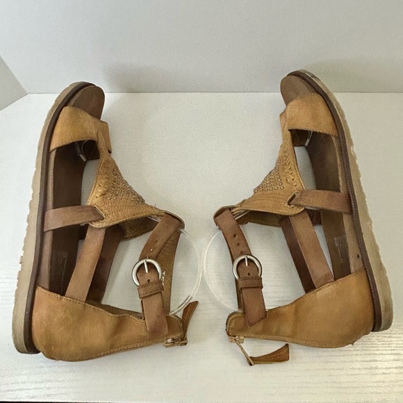 Miz Mooz Tessa Cognac Brown Leather Silver Stud Zip Back Gladiator Sandals Sz 9 - Picture 11 of 15